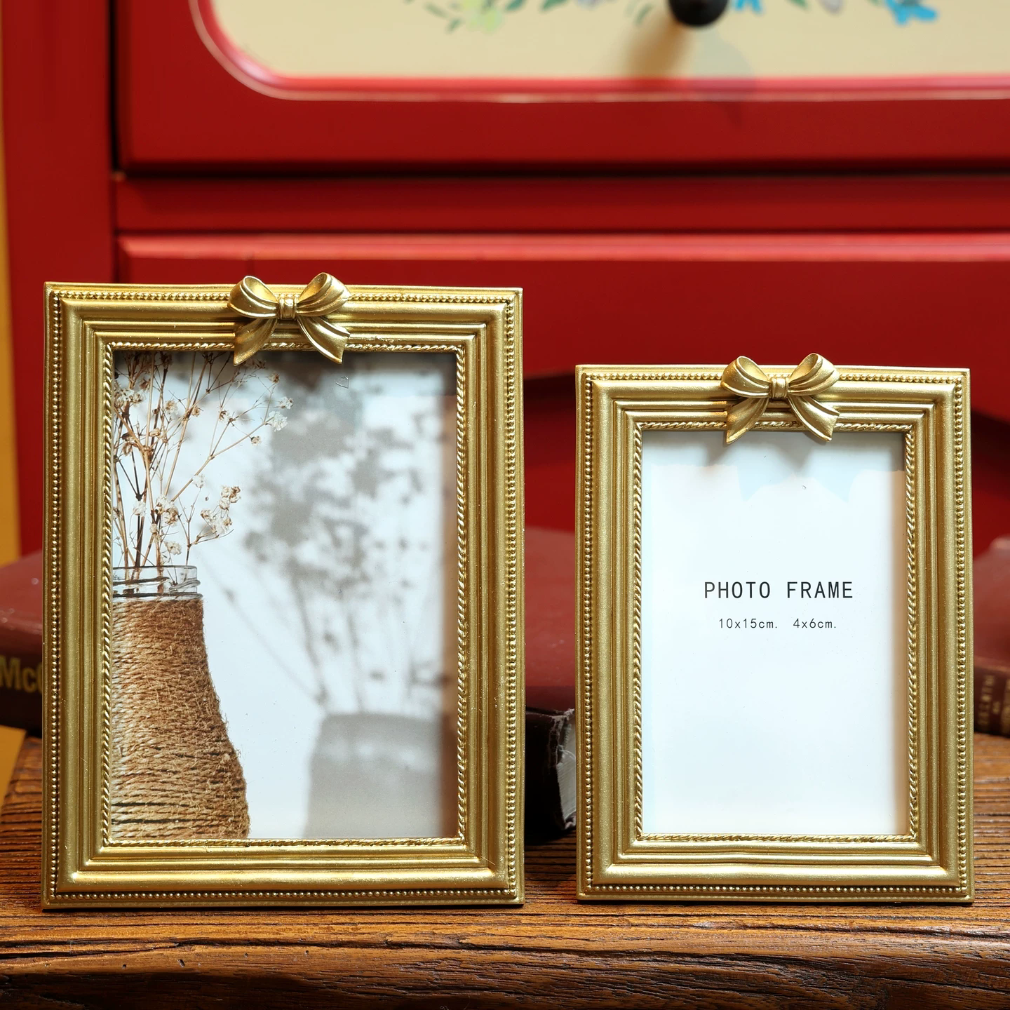 Luxury Watch Photo - Retro golden bow frame, decorative picture