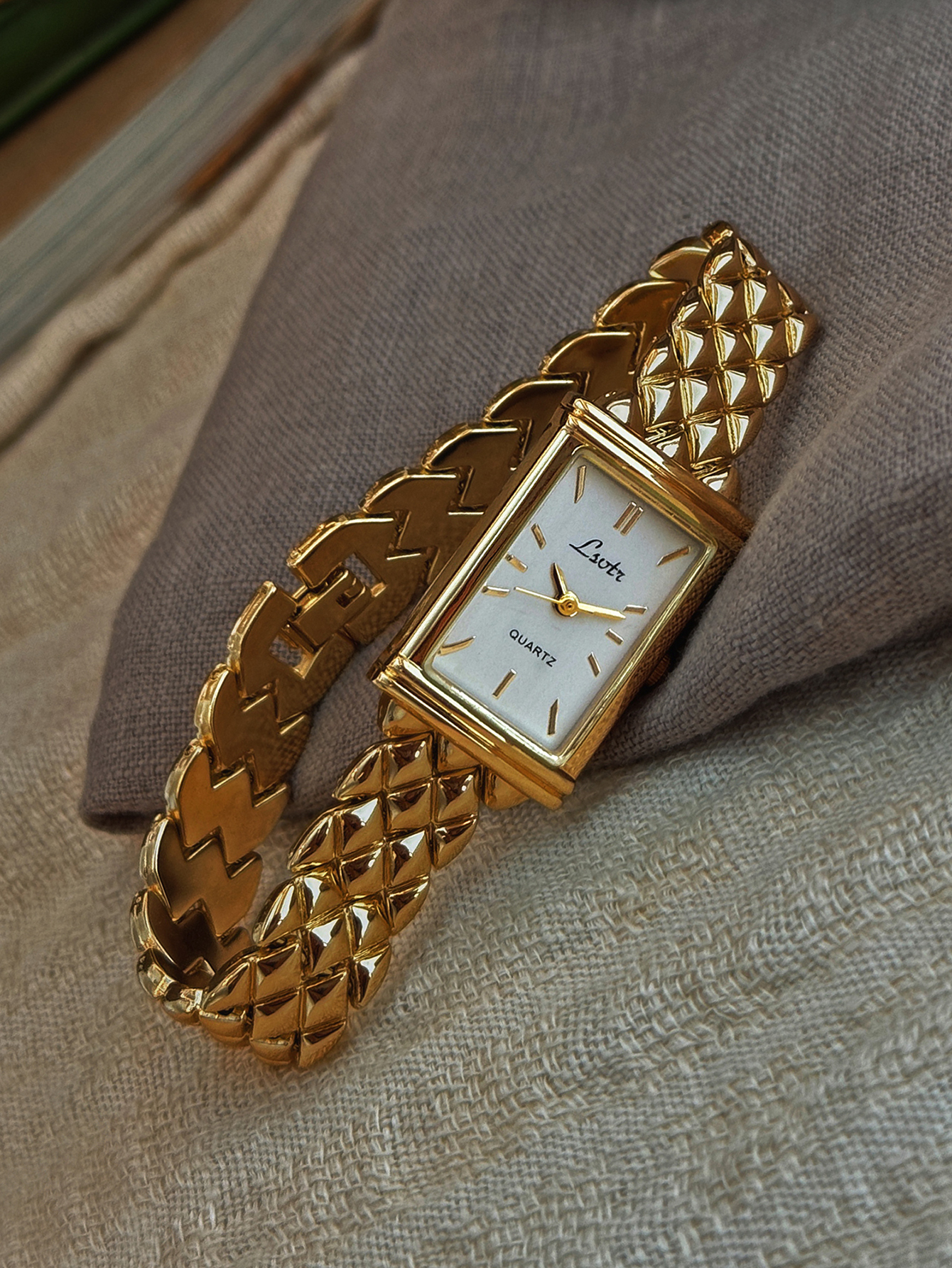 1 New Gold-Colored French High - Luxury Watch Life recension och pris