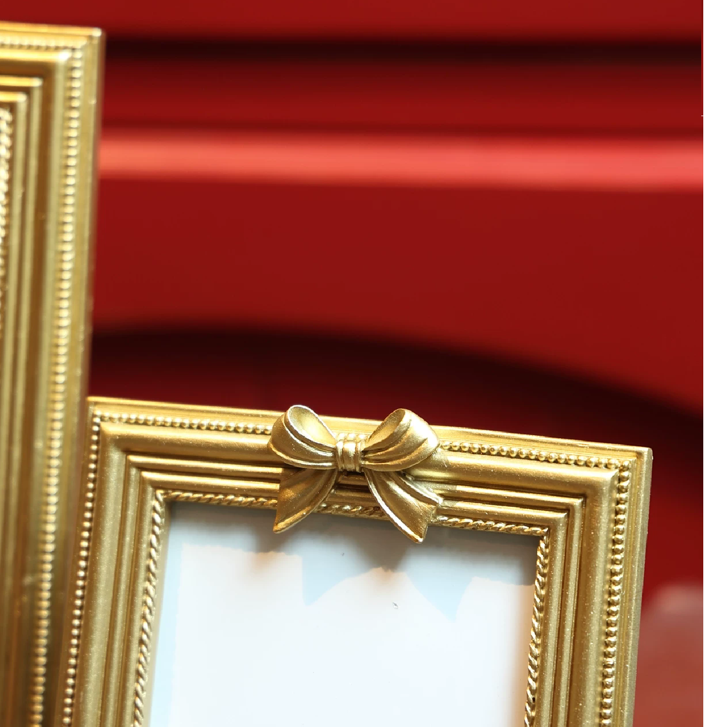 Retro golden bow frame, decora - Luxury Watch Photo recension och pris